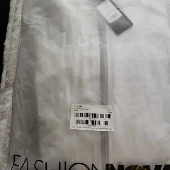 Fashion Nova “Cat Fight” 5 piece Halloween Costume Set  Silver (Size 1X/2X) BNWT - Picture 2 of 4